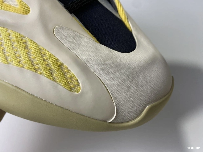 YEEZY 700 SRPHYM
